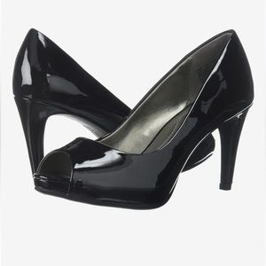 Bandolino Rainaa peep toe heel